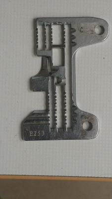 Juki 6816 Пластина игольная E253